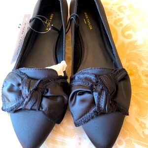 Beautiful Ann Taylor flats shoes. Size 7 1/2, beautiful look!